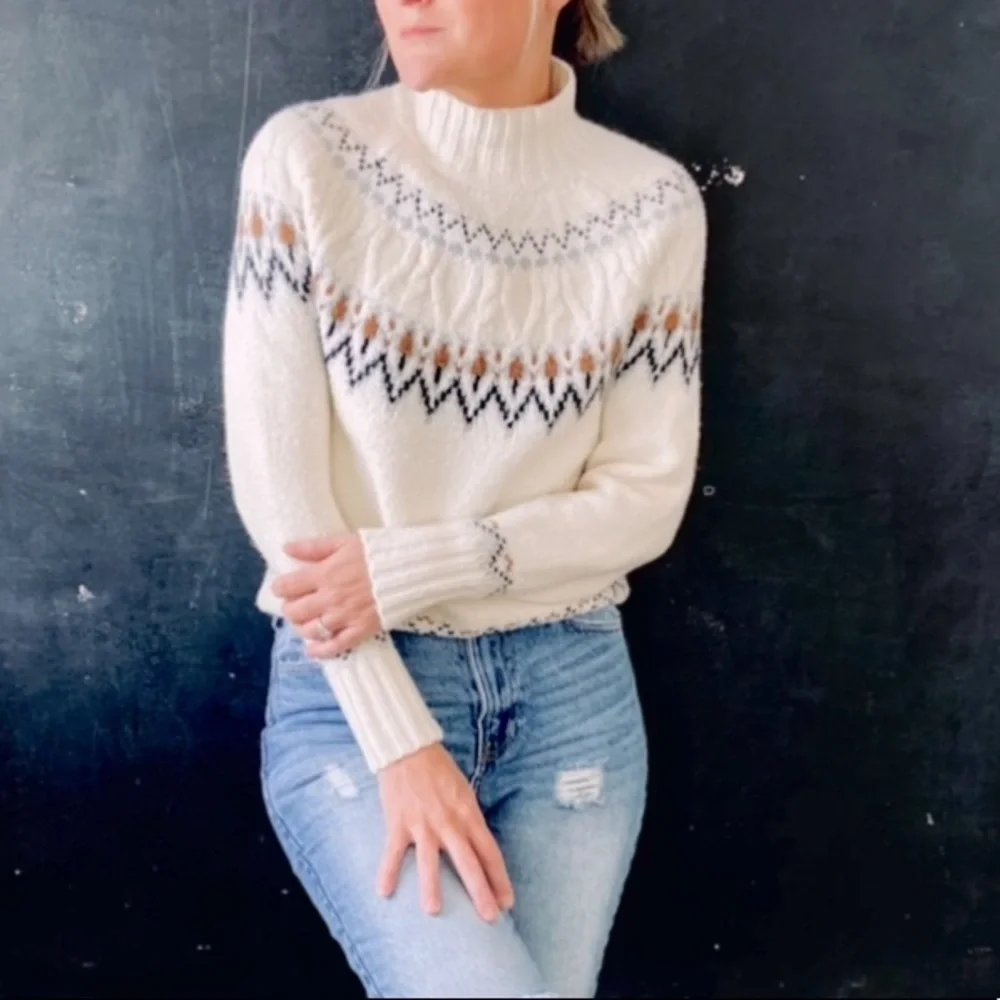 Like new! Oatmeal color Nicole Miller super soft fair isle mock neck sweater - Picture 1 of 5